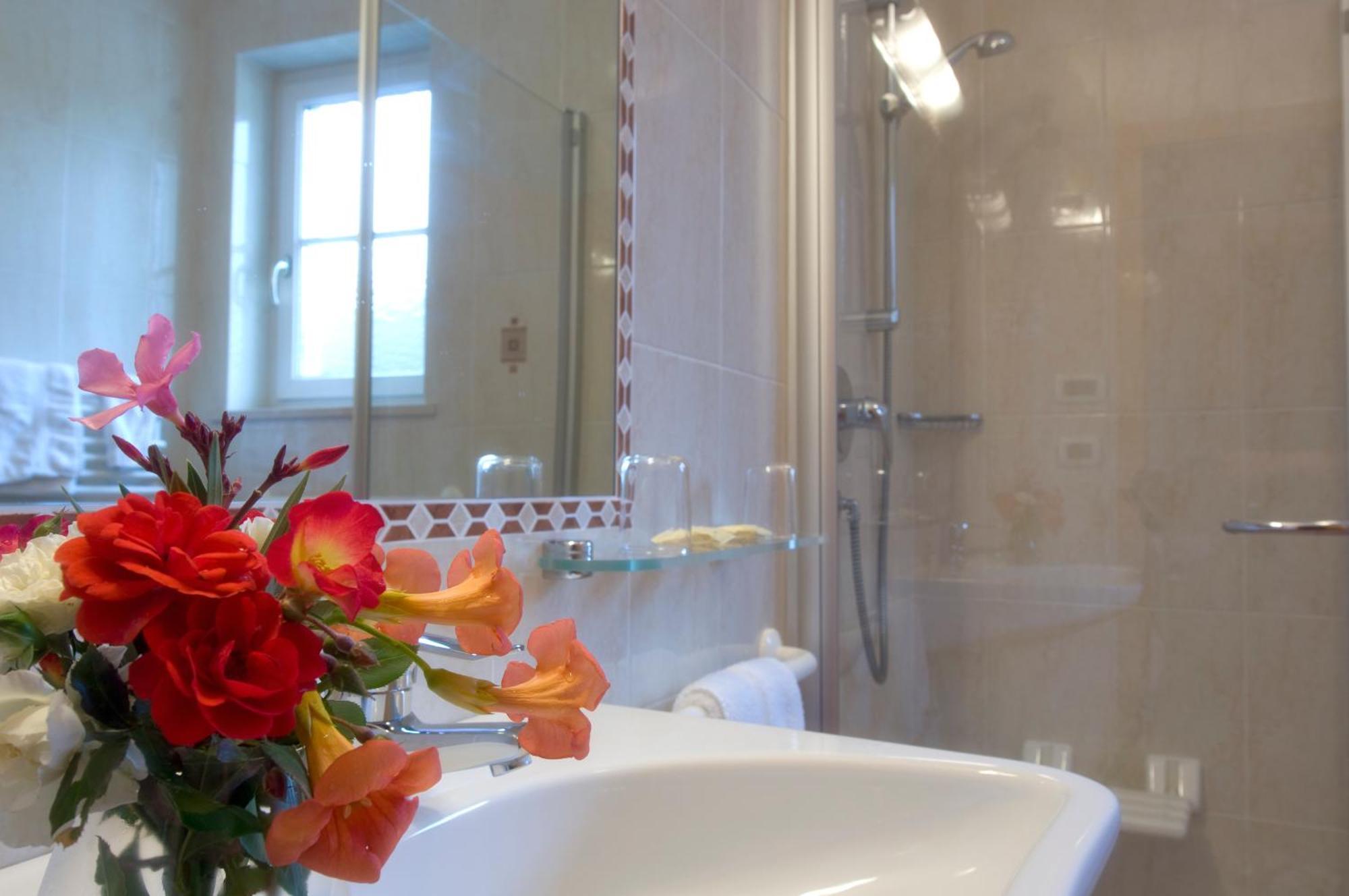 Hotel Löwenwirt Cermes Buitenkant foto