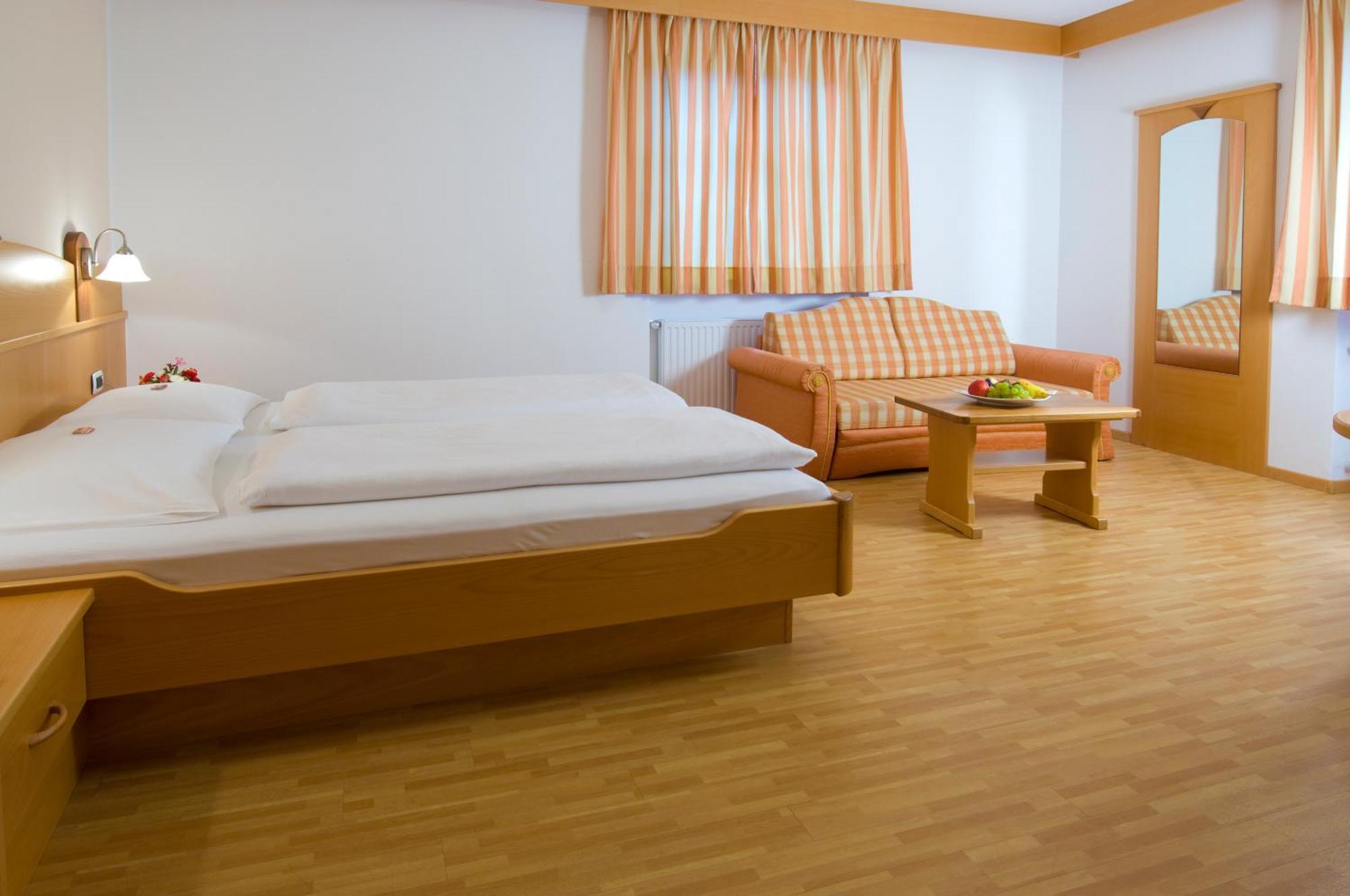 Hotel Löwenwirt Cermes Buitenkant foto