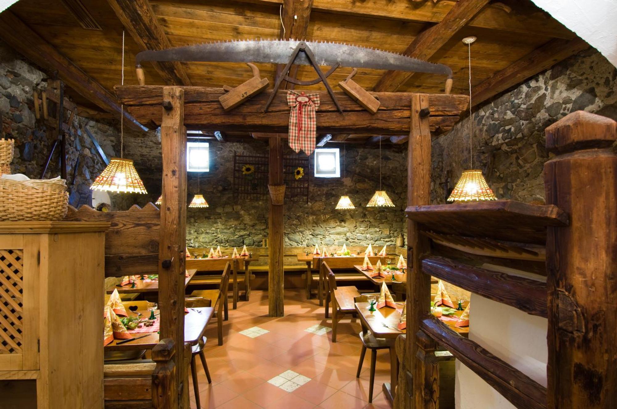 Hotel Löwenwirt Cermes Buitenkant foto