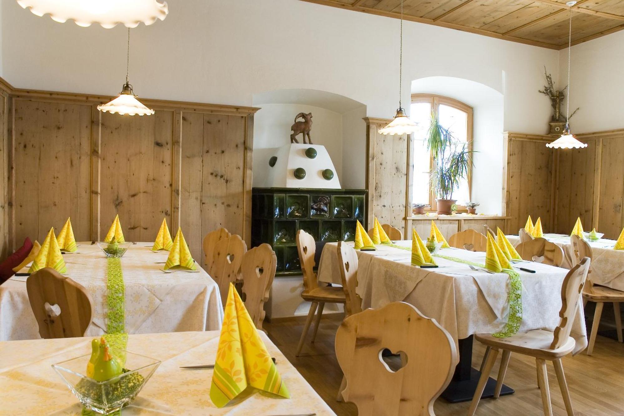 Hotel Löwenwirt Cermes Buitenkant foto