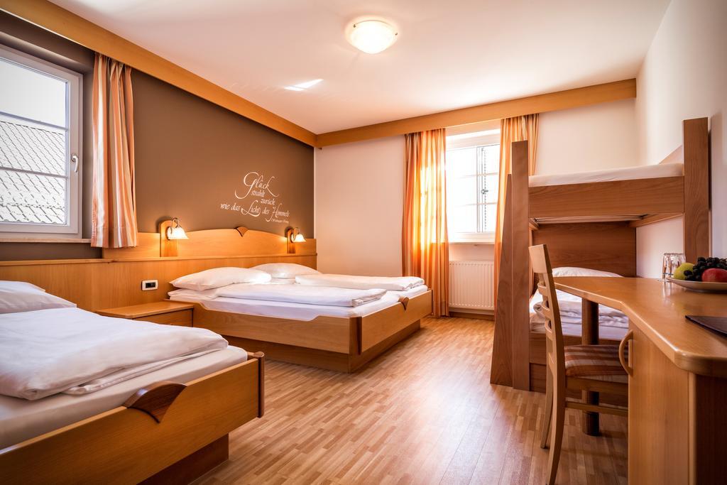 Hotel Löwenwirt Cermes Buitenkant foto